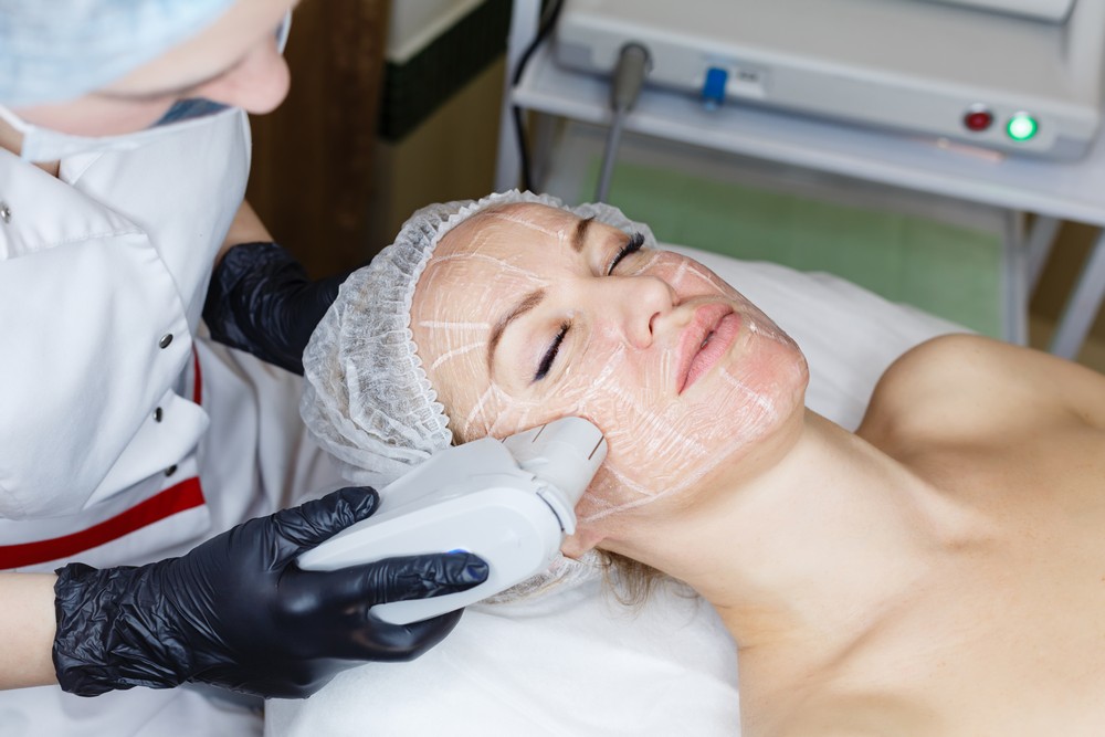 The HIFU non-surgical facelift has a number of benefits for the face and skin